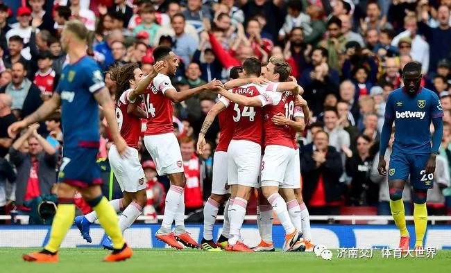  曼城客场逆转阿森纳，英超榜首之争白热化  