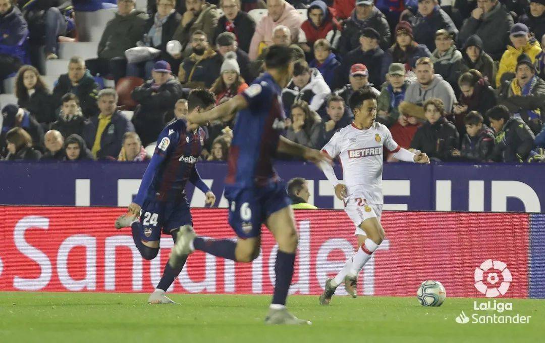  比勒菲尔德保级关键战战平波鸿保留生存希望火种